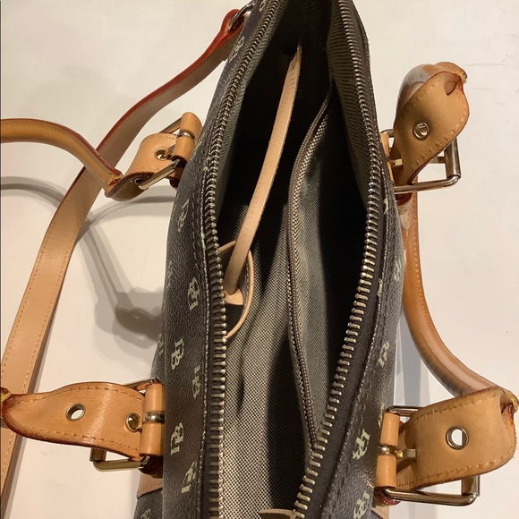 Dooney and Bourke Pocketbook with Attachments - Picture 5 of 16